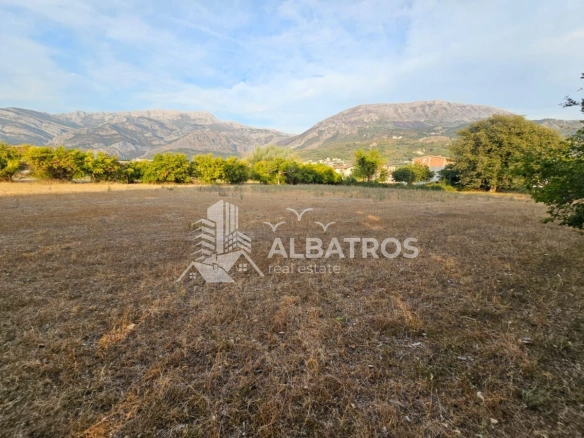Plac 2.200 m² – Tomba, Bar — fotografija 3