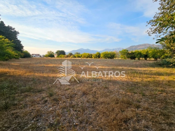 Plac 2.200 m² – Tomba, Bar — fotografija 4