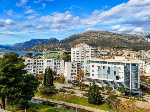 Četvorosoban stan 148 m² – Bar — fotografija 3