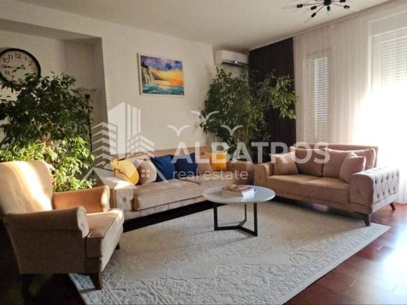 Trosoban stan 151 m² – Bar — fotografija 2