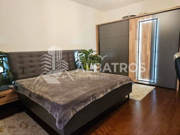 Trosoban stan 151 m² – Bar — fotografija 5