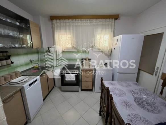 Trosoban stan 105 m² – Bar — fotografija 2