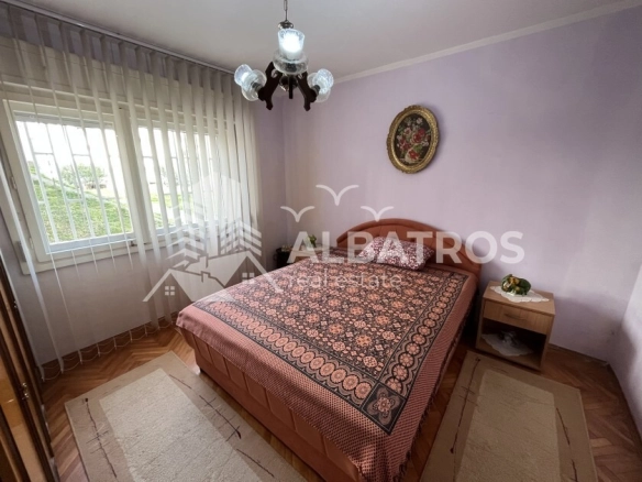 Trosoban stan 105 m² – Bar — fotografija 3