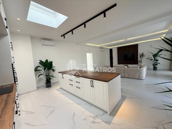 Trosoban stan 442 m² – Bar — fotografija 2
