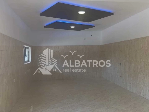 Izdavanje: Poslovni prostor 40 m² – Rena, Bar — fotografija 2
