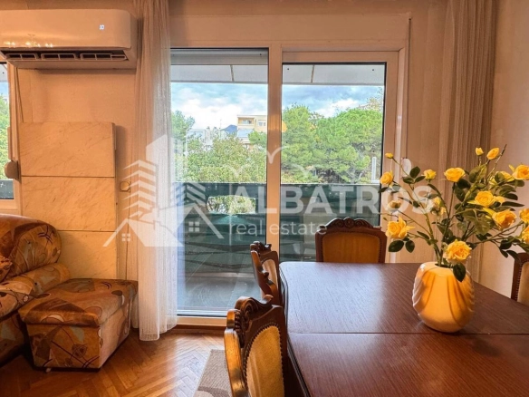 Dvosoban stan 77 m² – Bar — fotografija 4