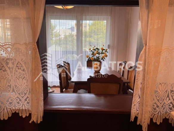 Dvosoban stan 77 m² – Bar — fotografija 5