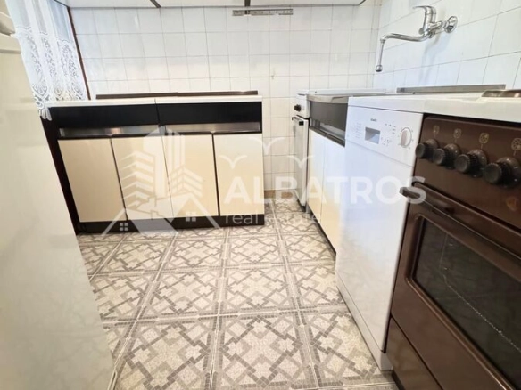 Dvosoban stan 77 m² – Bar — fotografija 7
