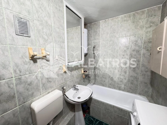 Dvosoban stan 77 m² – Bar — fotografija 15
