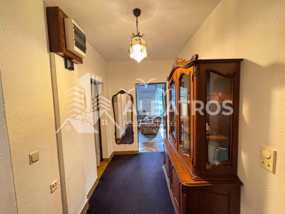 Dvosoban stan 77 m² – Bar — fotografija 20