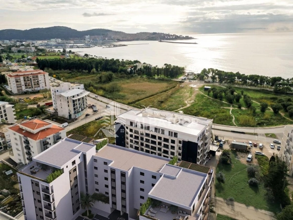 Dvosoban penthaus sa panoramskom terasom u Baru — fotografija 7