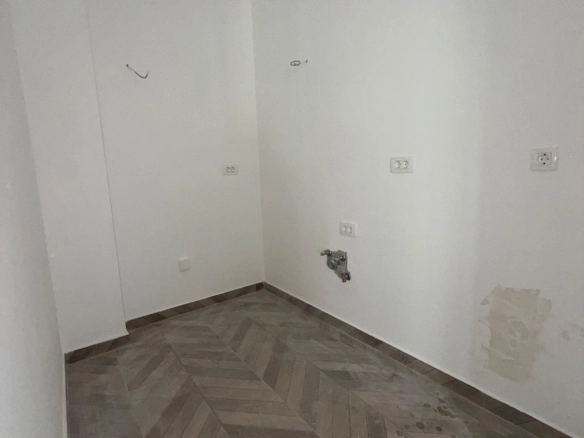 Jednosoban stan u centru Budve sa pogledom na planine — fotografija 20