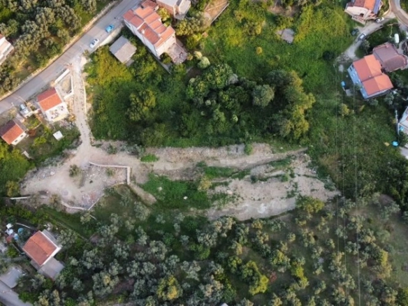 Plac sa pogledom na grad i more, Marovići, Bar — fotografija 5