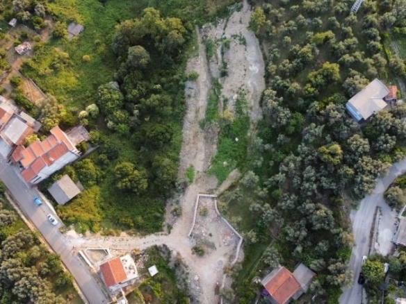 Plac sa pogledom na grad i more, Marovići, Bar — fotografija 6
