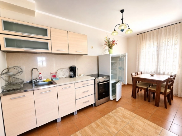 Dvosoban stan 85 m² – Lazi, Budva — fotografija 10