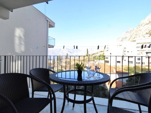 Izdavanje: Dvosoban stan 78 m² – Dobrota, Kotor — fotografija 8
