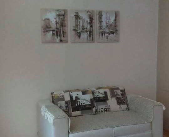 Jednosoban stan na trećem spratu u Baru — fotografija 4