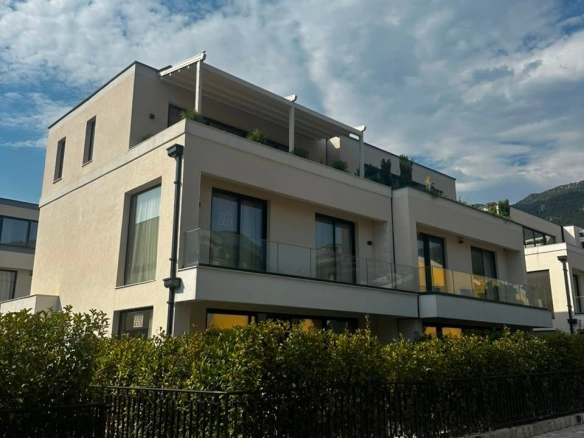 Izdavanje: Kuća 165 m² – Lastva Grbaljska, Kotor — fotografija 12