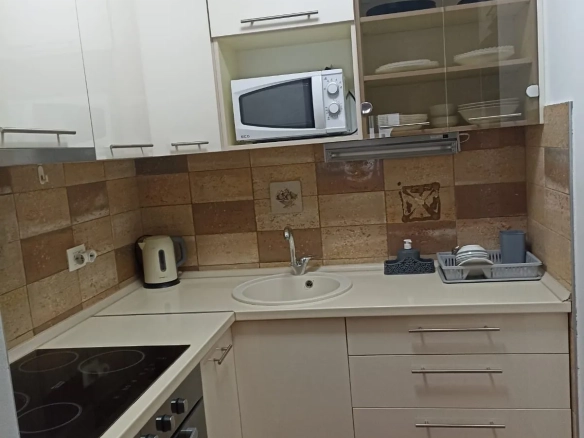 Jednosoban stan sa zatvorenom terasom, Lazi, Budva — fotografija 6
