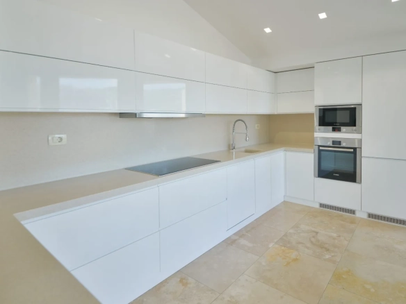 Trosoban stan 218 m² – Budva — fotografija 17