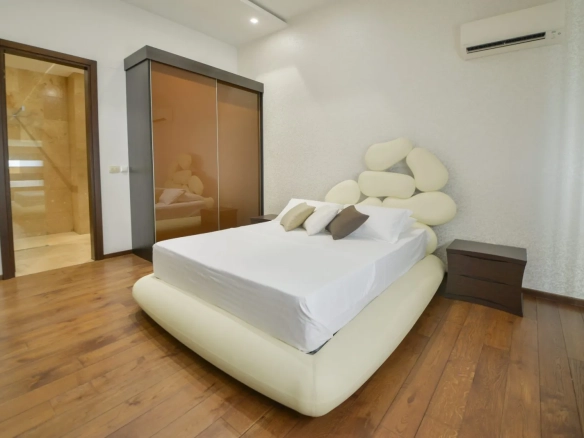 Trosoban stan 218 m² – Budva — fotografija 20