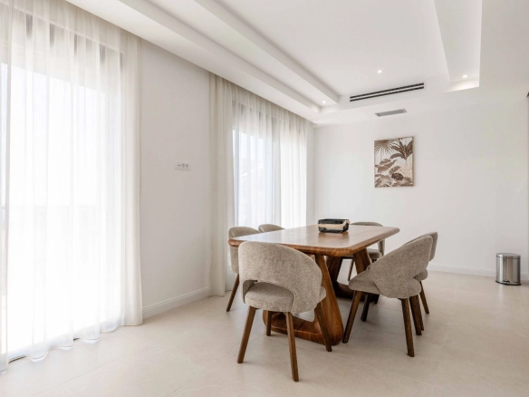 Izdavanje: Kuća 200 m² – Reževići, Budva — fotografija 20