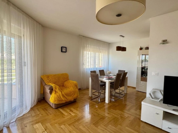 Dvosoban stan 88 m² – Bar — fotografija 5