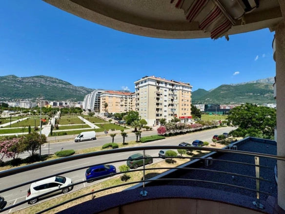 Dvosoban stan 88 m² – Bar — fotografija 9