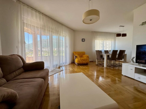 Dvosoban stan 88 m² – Bar — fotografija 11