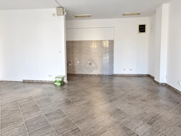 Poslovni prostor 33 m² u Centru, Podgorica — fotografija 9