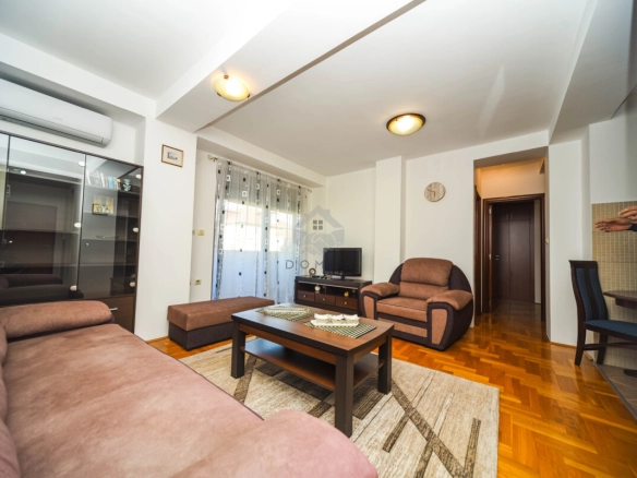 Dvosoban namješten stan 64 m²