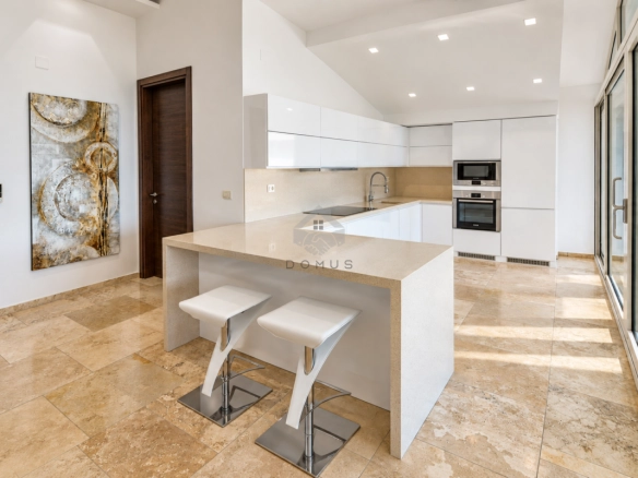 Trosoban stan 218 m² – Budva — fotografija 7