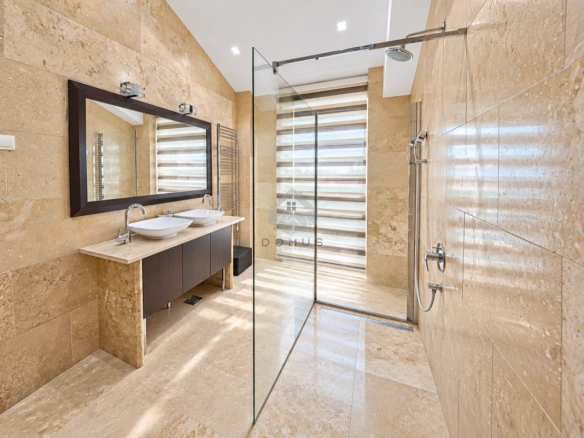 Trosoban stan 218 m² – Budva — fotografija 15