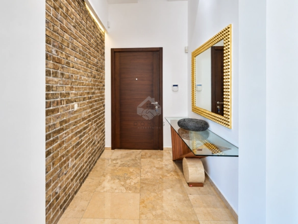Trosoban stan 218 m² – Budva — fotografija 16