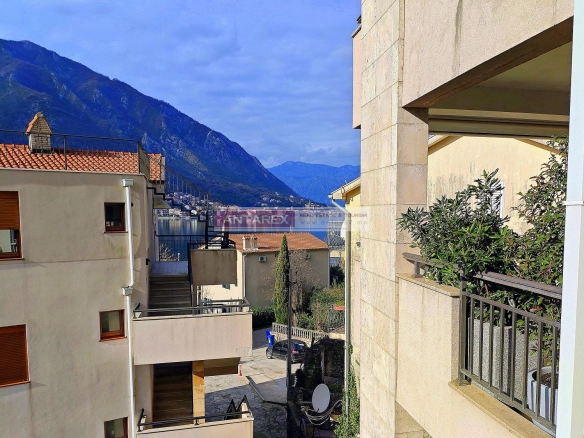 Trosoban stan 114 m² – Dobrota, Kotor — fotografija 16