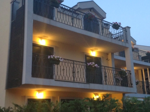 Trosoban stan 176 m² – Budva — fotografija 9