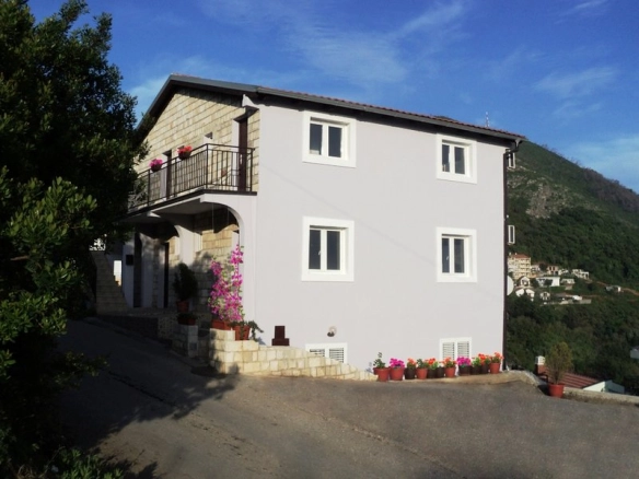 Kuća 450 m² – Budva — fotografija 3