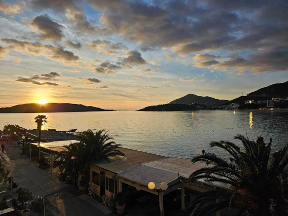 Dvosoban stan sa pogledom na more, Rafailovići, Budva — fotografija 6