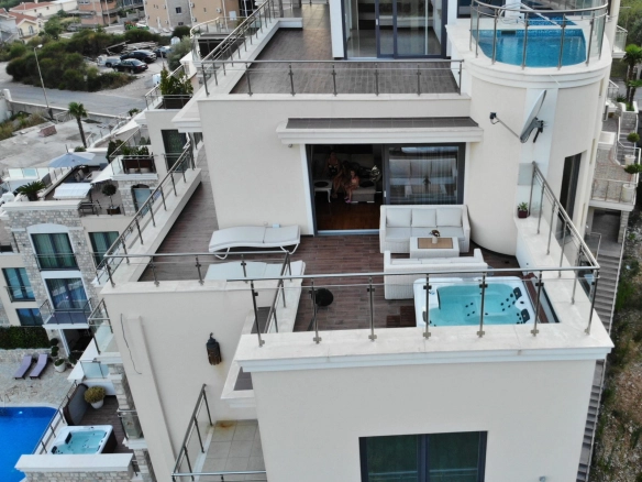 Dvosoban stan 126 m² – Bečići, Budva — fotografija 15