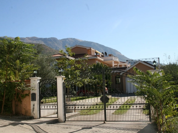 Kuća 450 m² – Kavač, Kotor — fotografija 9