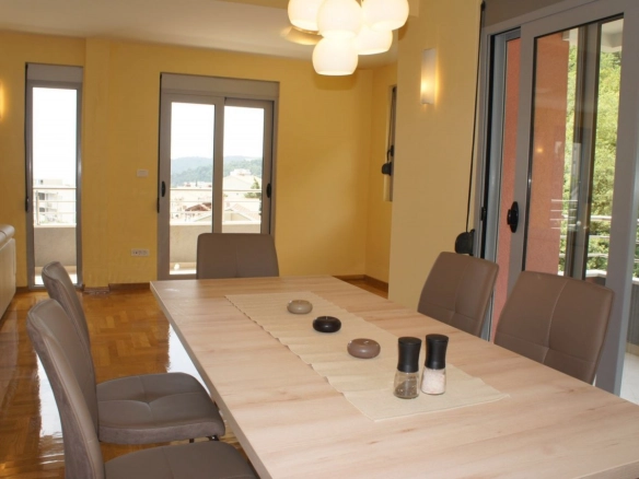 Dvosoban stan 100 m² – Bečići, Budva — fotografija 17