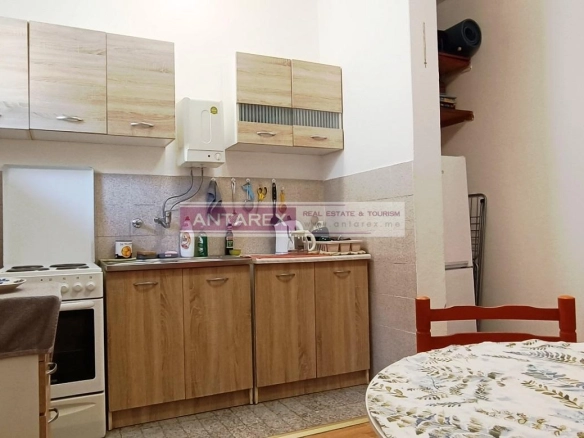 Izdavanje: Jednosoban stan 35 m² – Herceg Novi — fotografija 2