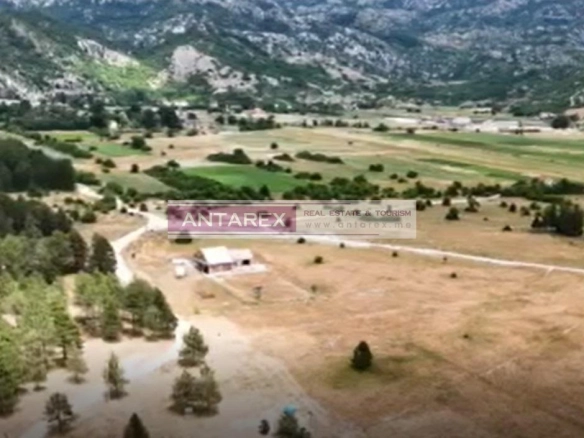 Plac 39.020 m² – Nikšić — fotografija 2