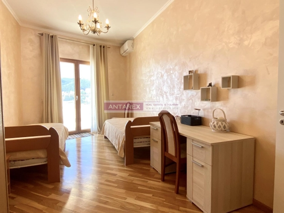 Četvorosoban stan 221 m² – Rafailovići, Budva — fotografija 10
