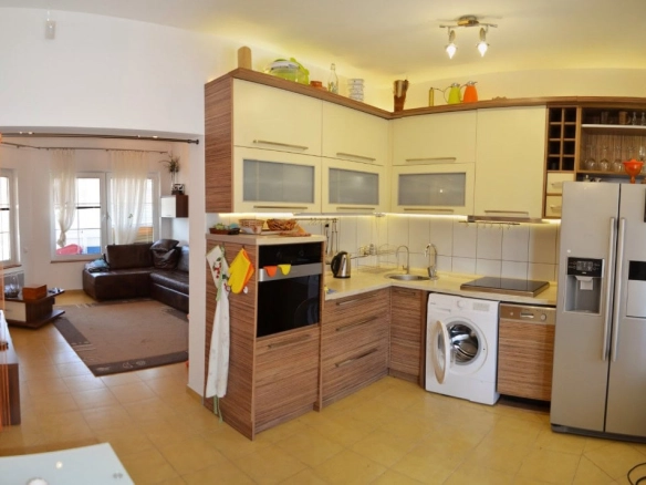 Dvosoban stan 132 m² – Bar — fotografija 12