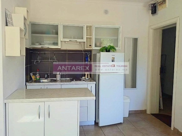 Izdavanje: Garsonjera 26 m² – Đenovići, Herceg Novi — fotografija 3