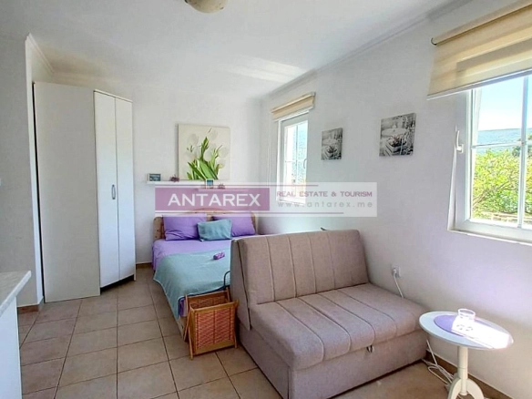 Izdavanje: Garsonjera 26 m² – Đenovići, Herceg Novi — fotografija 5