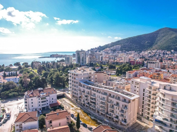 Trosoban stan 170 m² – Budva — fotografija 3