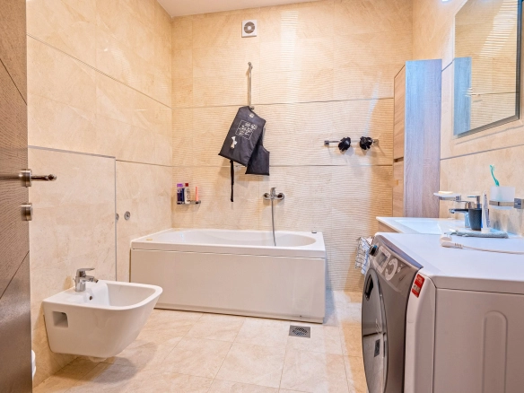 Trosoban stan 170 m² – Budva — fotografija 15