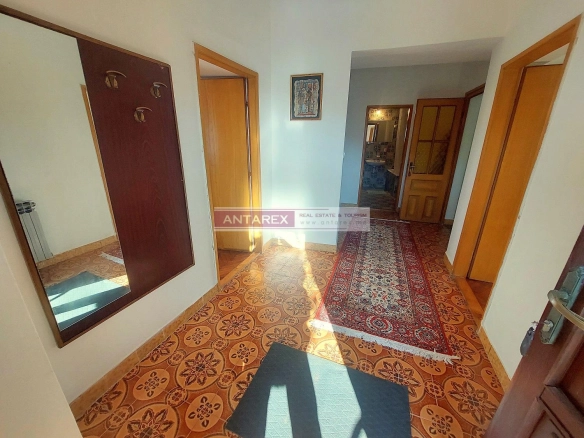 Dvosoban stan u centru Herceg Novog — fotografija 9